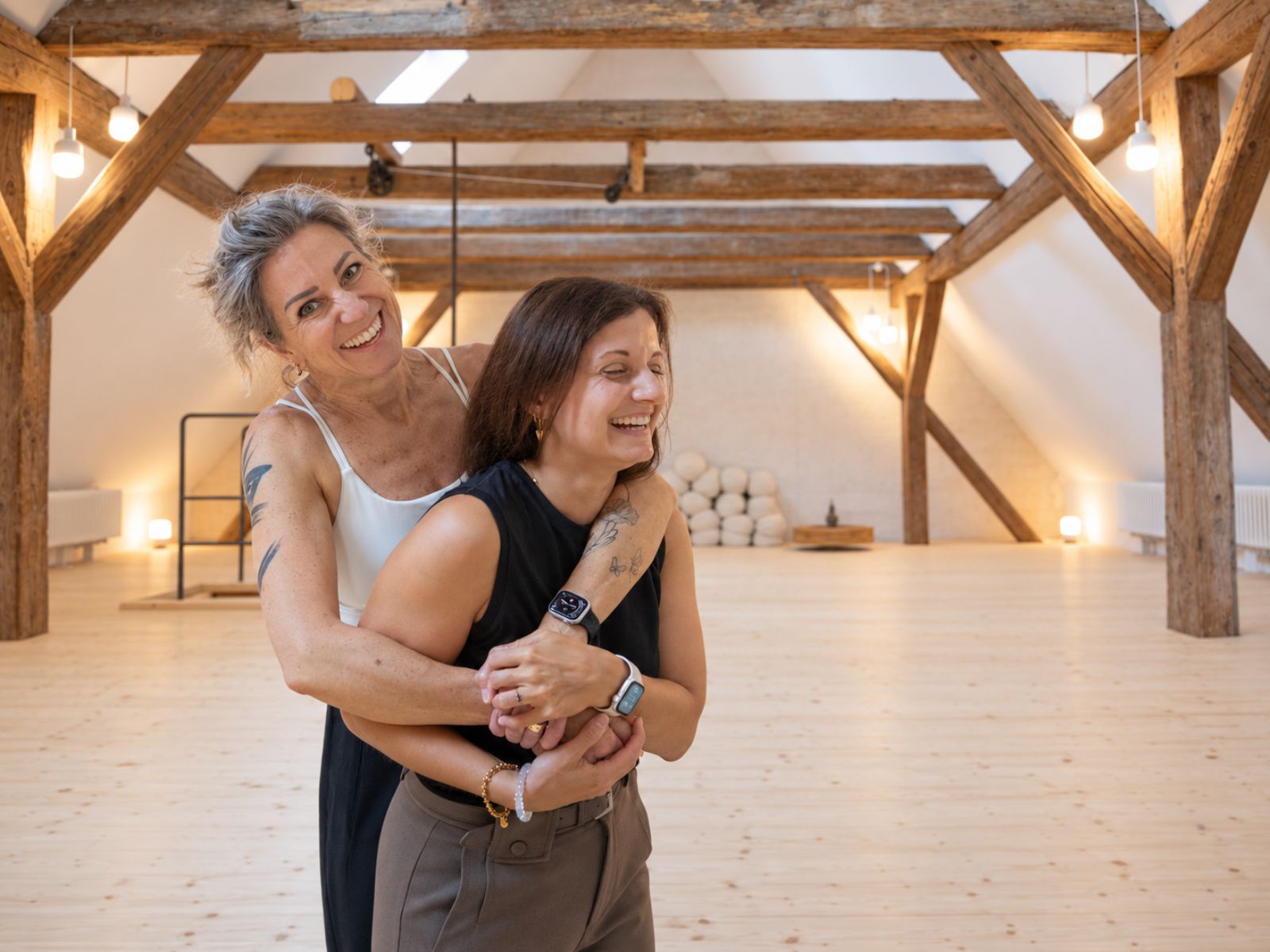 Nicole und Vanessa im Yogaraum der d’Kammer